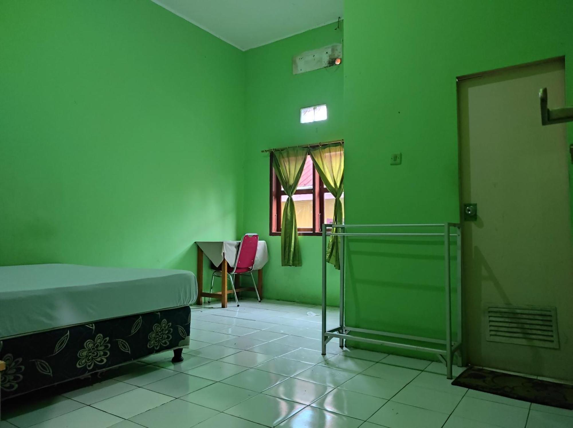 Oyo 93411 Syariah Hotel Tomborang Karema ภายนอก รูปภาพ